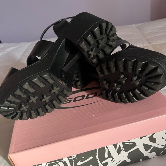 Soda Platforms - Picture 3 of 4